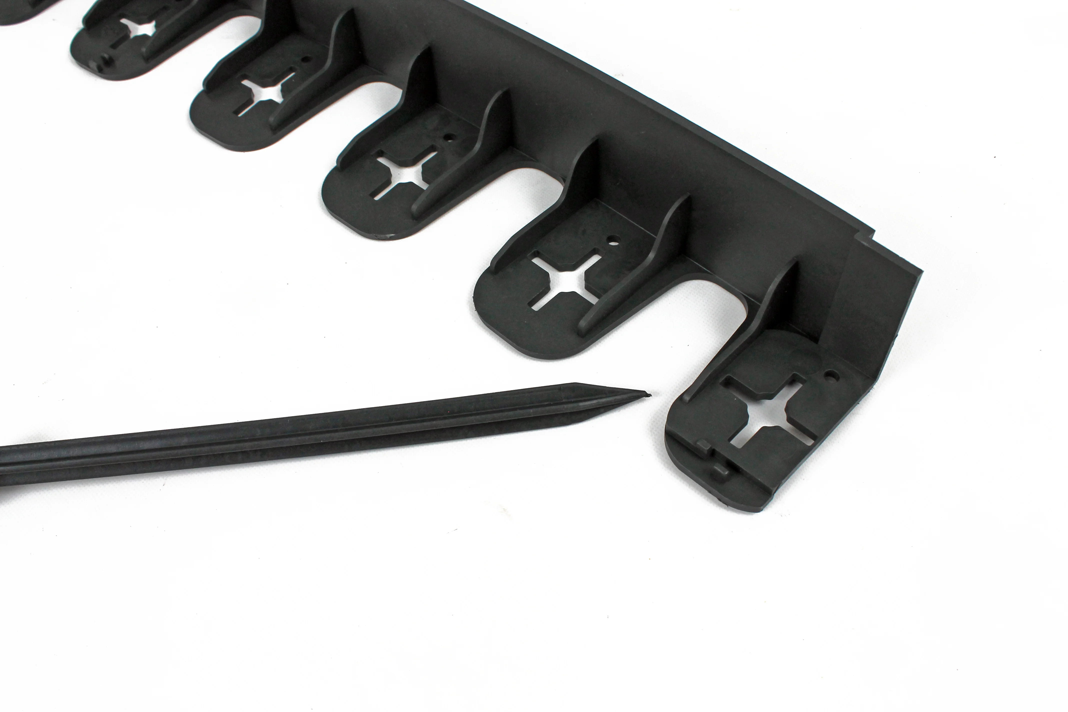 EcoGrid 800mm Flexible Plastic Lawn Edging System Inc. 4 Pins - Image 5
